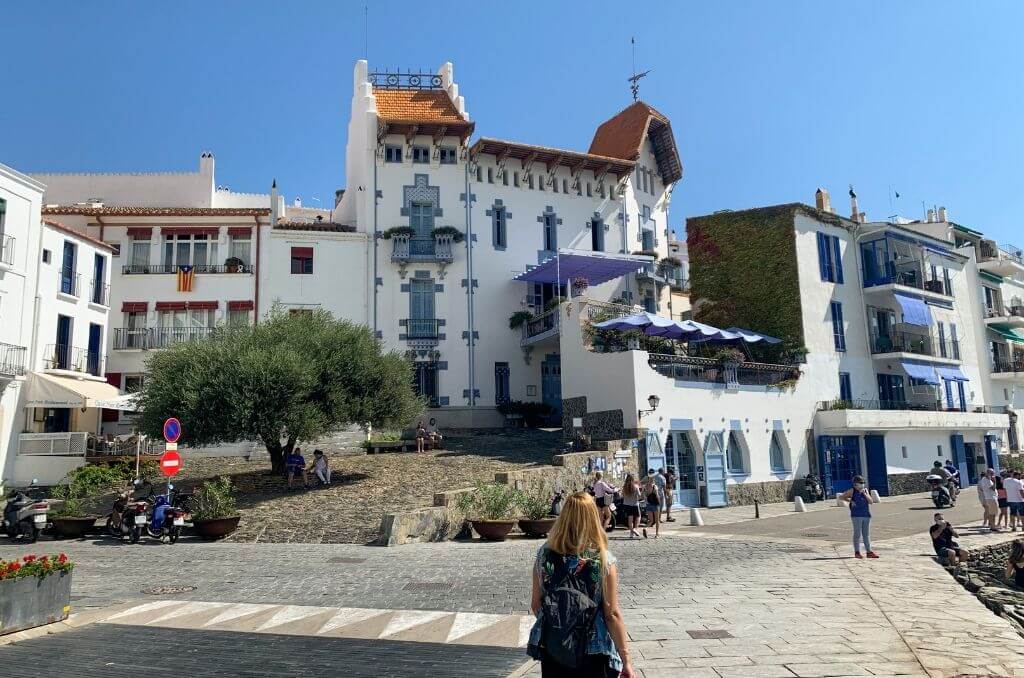 Qué ver en Cadaqués: Paseo Marítimo y Casa Serinyana