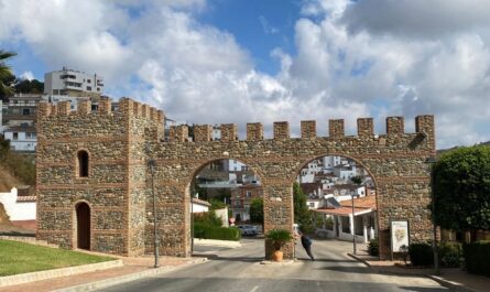 Moclinejo entrada del pueblo